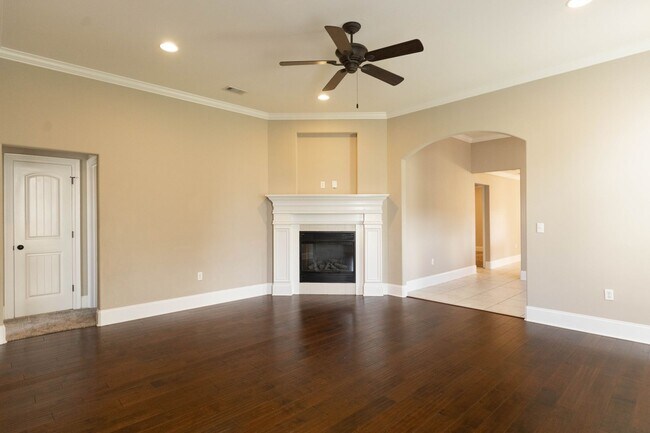 Building Photo - 515 Palm Breeze Dr