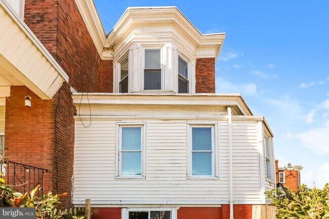 Building Photo - 5416 Thomas Ave