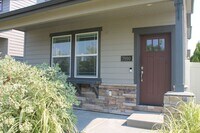 Building Photo - Southeast Boise Rental - Close to Micron