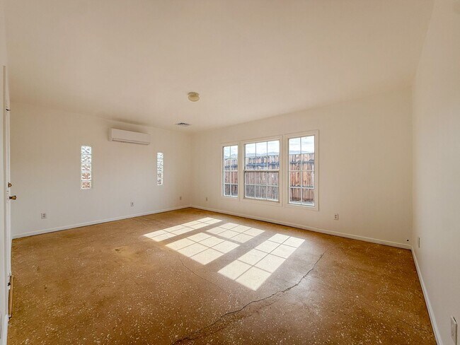 Building Photo - 29 Palms home in desired Indian Cove neigh...