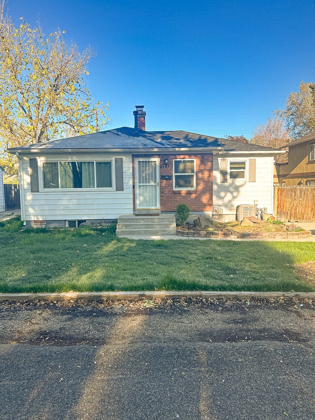 Building Photo - 1721 S Shoshone St