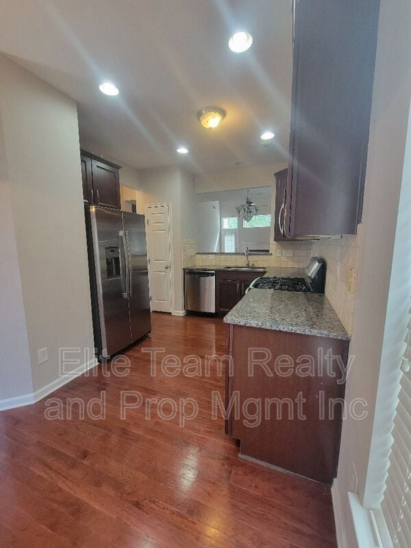 Building Photo - 2339 Whitford Ln