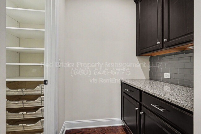 Building Photo - 655 Brookhaven Dr