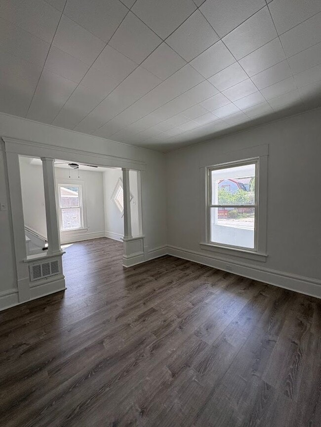 Building Photo - Three bedroom two bathroom home for rent