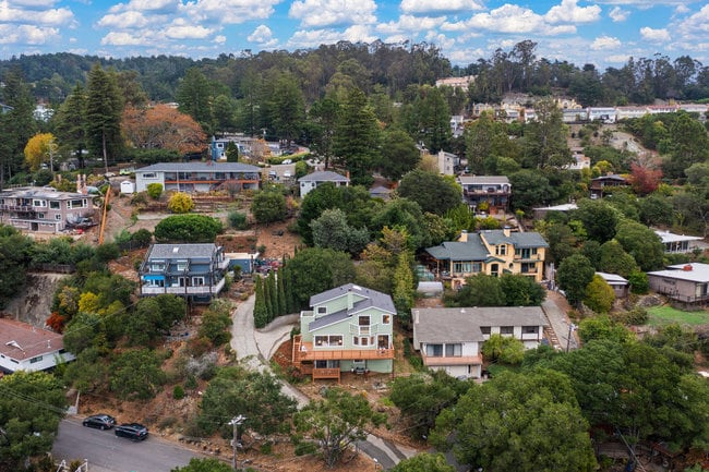 Building Photo - 3600 Klamath St