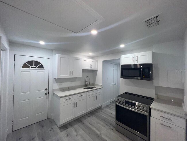 Building Photo - 6439 Willow Wood Ln