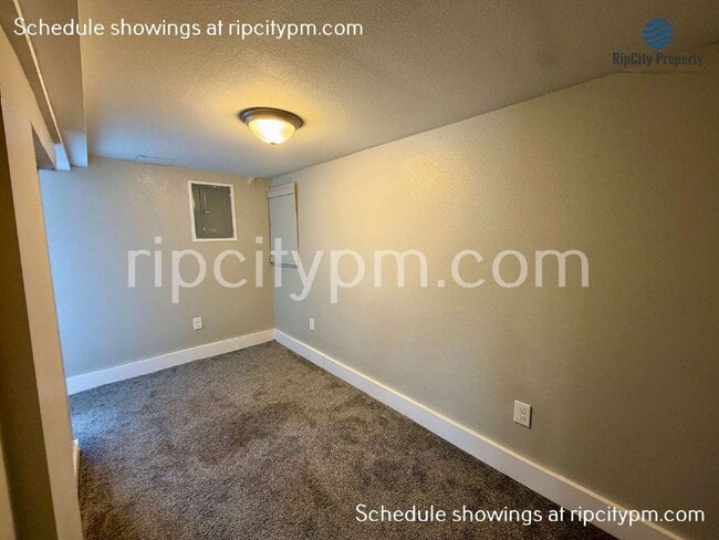 Building Photo - 1728 SE Clatsop St