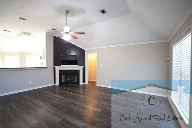 Building Photo - Beautiful 3 bed/ 2 bath home - fireplace, ...