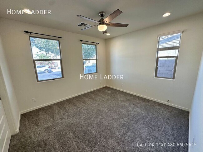 Building Photo - 3133 N Loma Vista