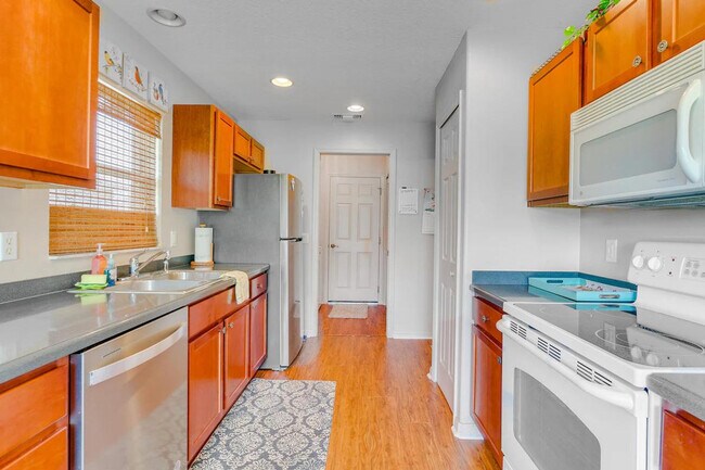 Building Photo - 15870 SW 16th Avenue Rd