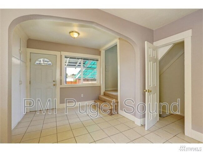 Building Photo - 1108 S Ridgewood Ave