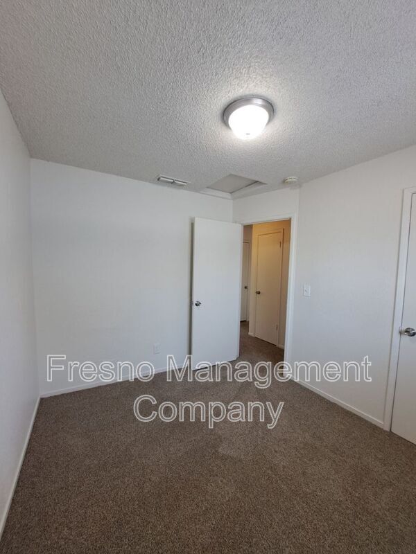 Building Photo - 4817 E Lane Ave