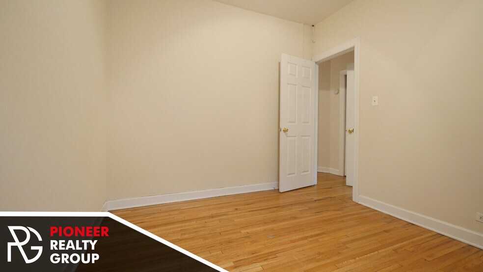 Building Photo - 3732 N Pine Grove Ave