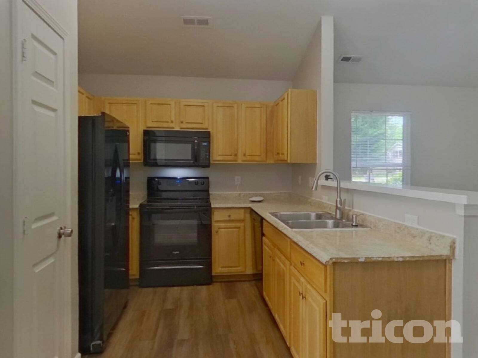 Building Photo - 842 Lakehill Rd