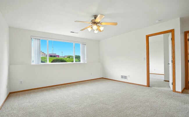 Building Photo - 20 Redtail Bend