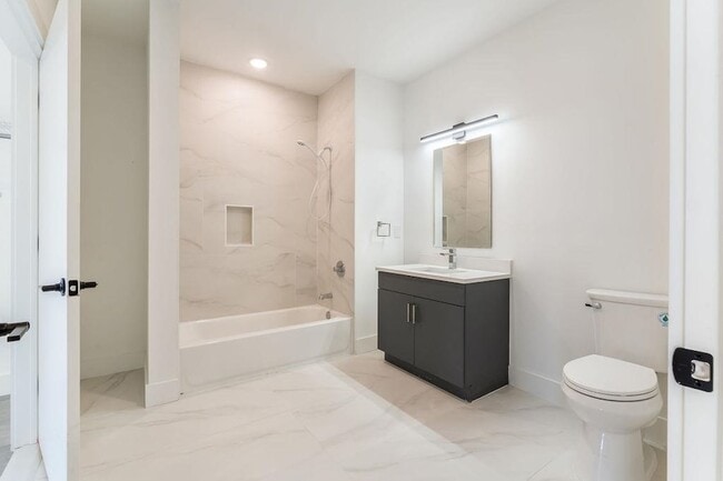 Building Photo - 43-45 W 32nd ST Unit 305