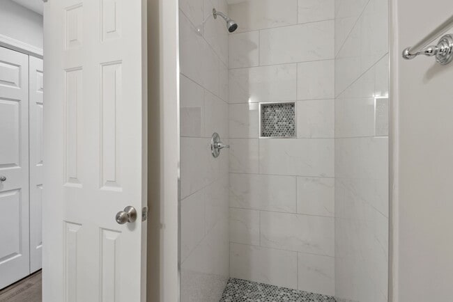 Building Photo - 2815 Lee Oaks Ct