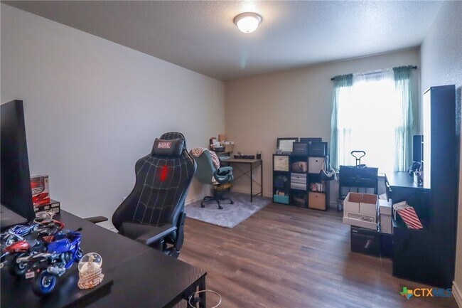 Building Photo - 1914 Castroville Trl