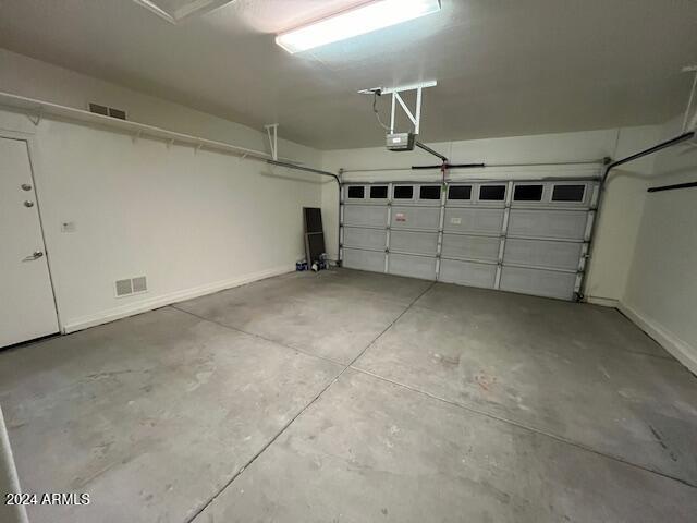 Building Photo - 2932 E Ironside Ln