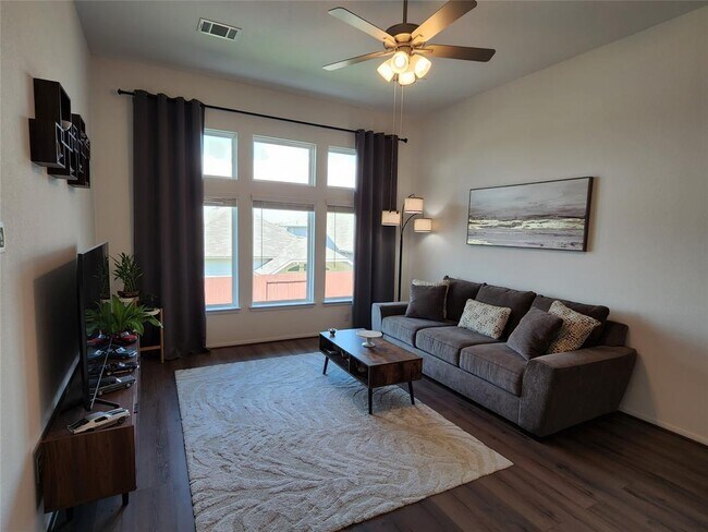 Building Photo - 472 Algaroba Loop