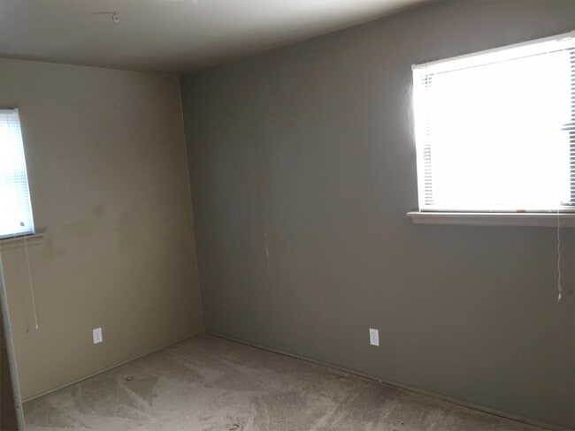 Building Photo - 1410 E Pitman Ave