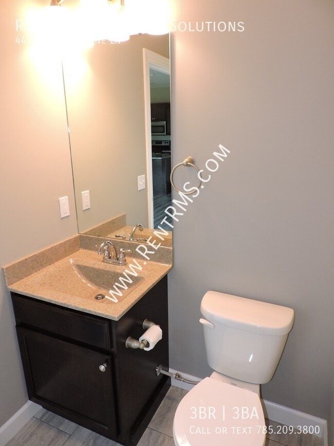 Building Photo - 4403 SE Gemstone Ln
