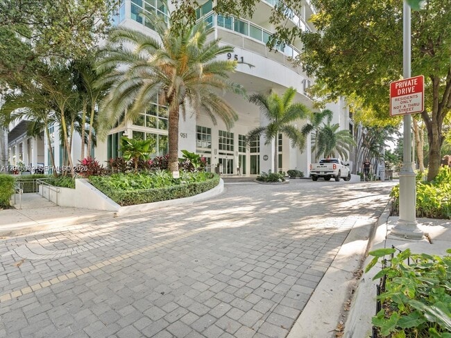 Building Photo - 951 Brickell Ave
