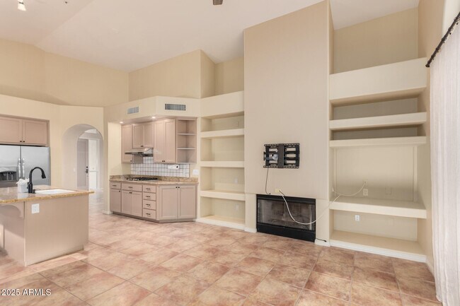 Building Photo - 11627 E Bella Vista Dr