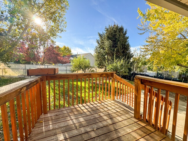 Building Photo - 1340 E Navajo Dr