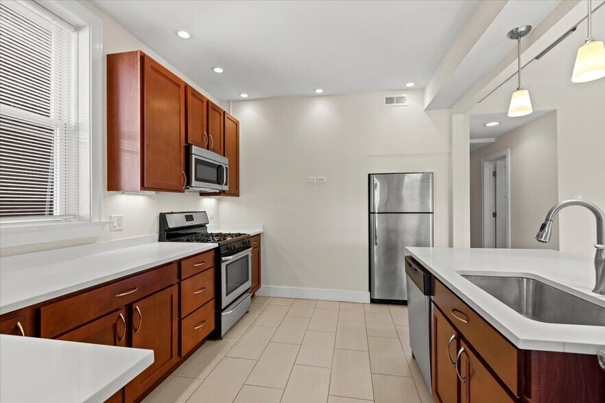 Building Photo - 4912 N Washtenaw Ave