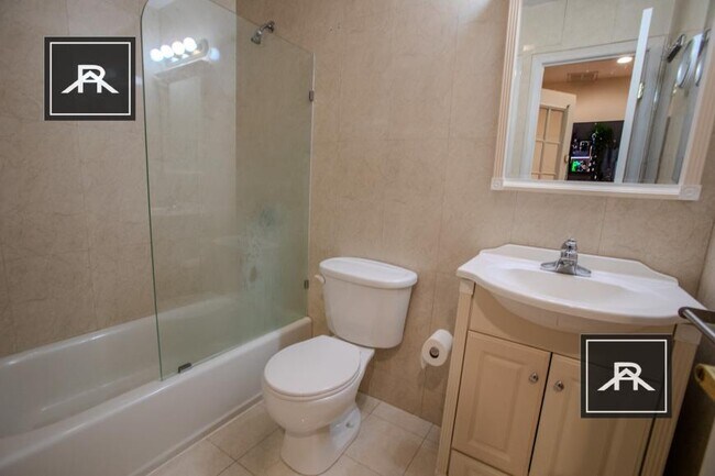 Building Photo - 3 bedroom in Brookline MA 02446