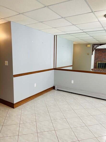 Building Photo - 178 Andover St