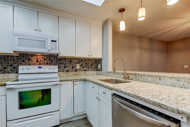 Building Photo - 4139 Brentwood Park Cir