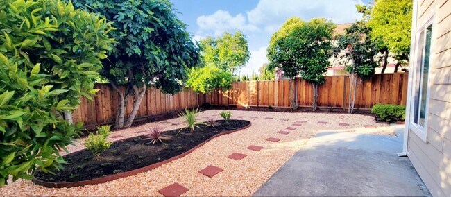 Building Photo - 1146 Rosebriar Way