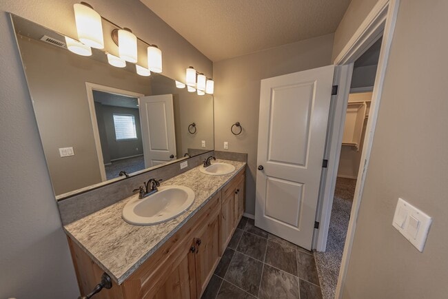 Building Photo - Three bedroom townhouse in Orchards.  - Built in 2016 - AC