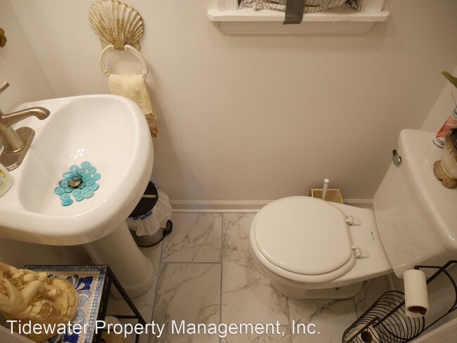 Building Photo - 3 br, 2.5 bath House - 2825 Harview Ave