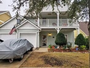 Building Photo - This beautiful home has 4 bedrooms, 2.1 baths and is perfect for an active family. There are thre...