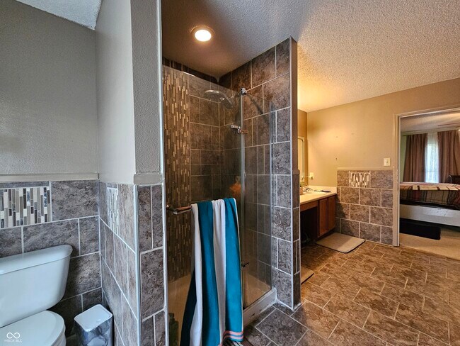 Building Photo - 10633 Cyrus Dr