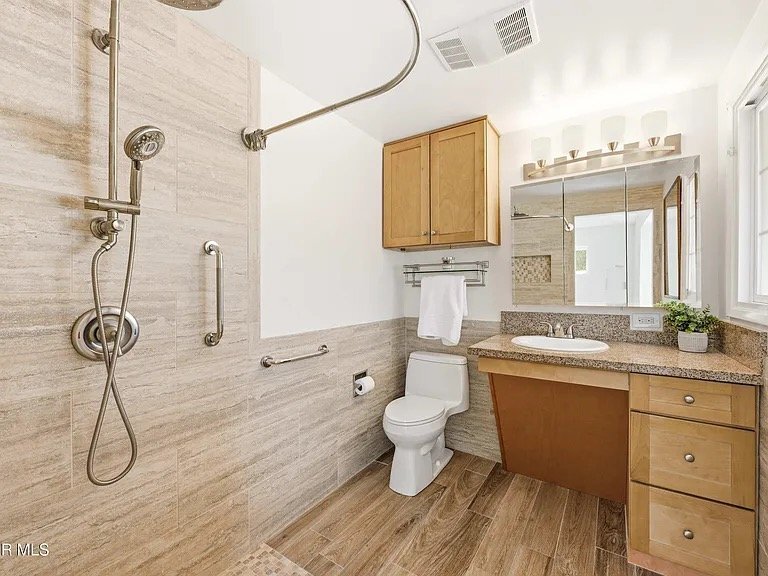 Building Photo - 1492 Mandalay Ct