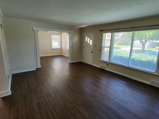 Building Photo - 3 bedroom Tosa ranch