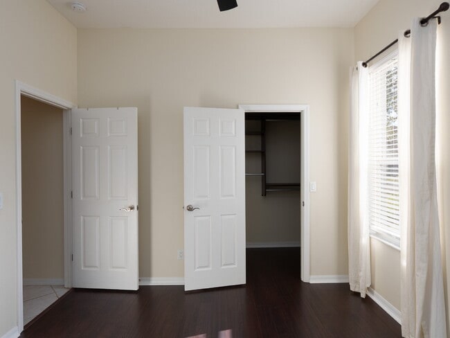 Building Photo - "Spacious 3-Bedroom Oasis with 2 Baths and 2,287 Sq Ft in Bradenton!"