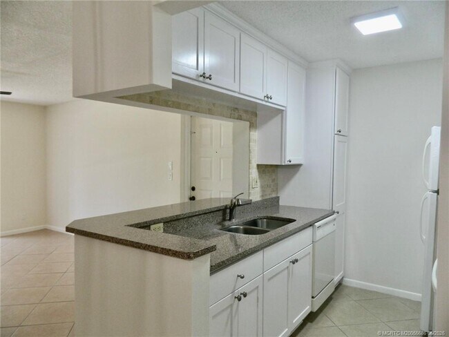 Building Photo - 2506 SE Anchorage Cove