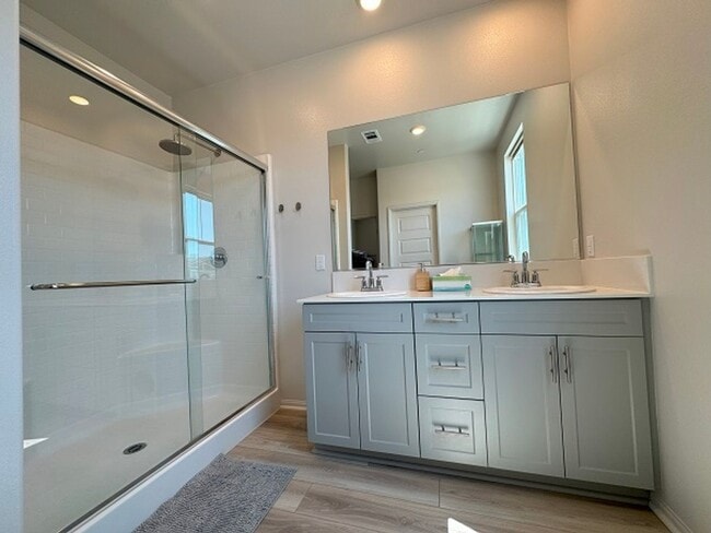 Building Photo - Beautiful House in the heart of Temecula -...