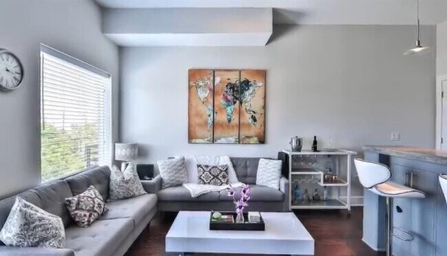 Building Photo - 1011 Studemont St