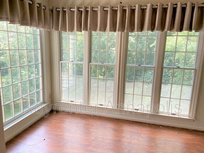 Building Photo - 2711 Summerview Way