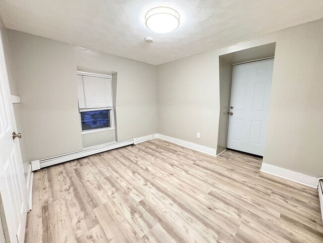 Building Photo - 72 Wales St