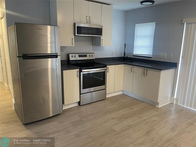 Building Photo - 780 NE 46th Ct