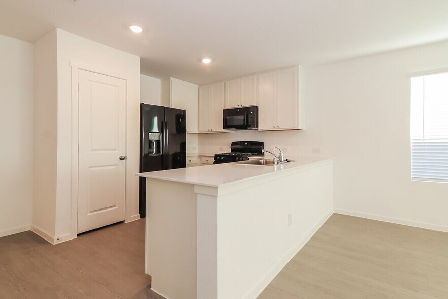 Building Photo - 5324 Agalinis Ave