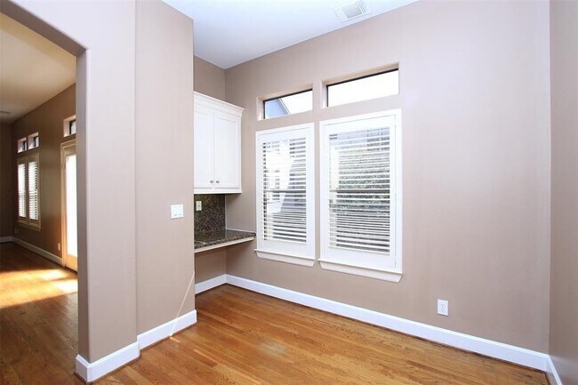 Building Photo - 5410 Rose St