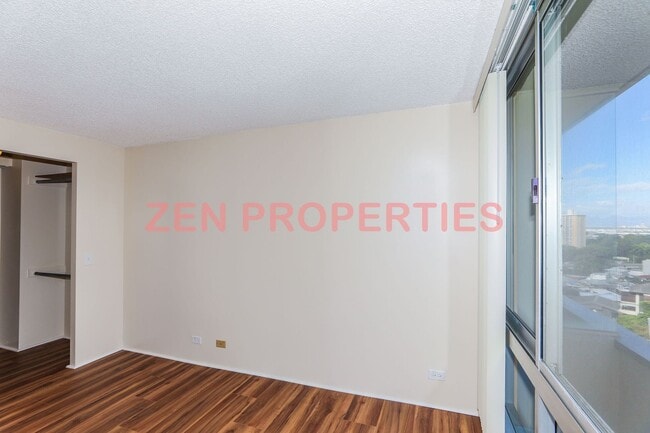Building Photo - 2 bedroom, 1 bath unit with 1 parking stal...